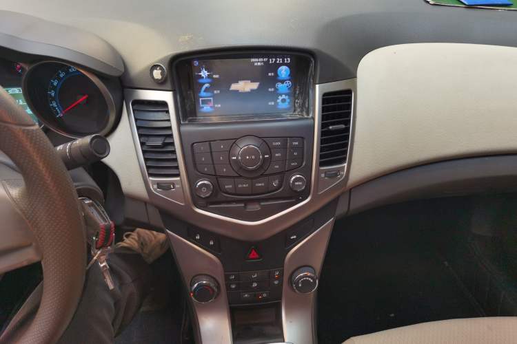 Used Chevrolet Cruze 2015 1.5L Classic SL MT Audio And AC Panel