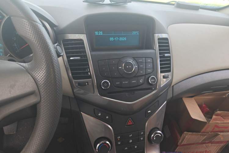 Used Chevrolet Cruze 2015 1.5L Classic SE MT Audio And AC Panel
