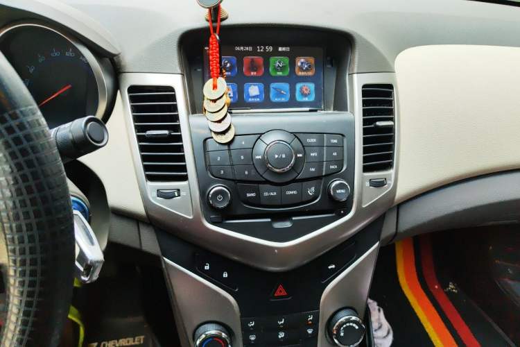 Used Chevrolet Cruze 2015 1.5L Classic SL MT Audio And AC Panel