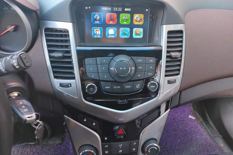 Used Chevrolet Cruze 2015 Hatchback 1.6L Automatic Comfort Edition Audio And AC Panel