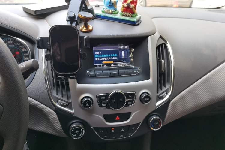 Used Chevrolet Cruze 2015 1.5L Automatic Fashion Navigation Edition Audio And AC Panel