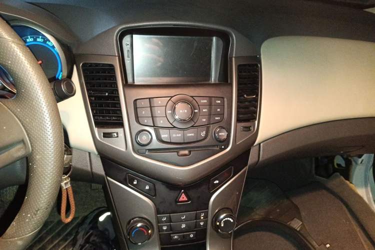 Used Chevrolet Cruze 2015 1.5L Classic SE MT Audio And AC Panel