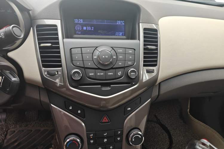 Used Chevrolet Cruze 2015 1.5L Classic SE MT Audio And AC Panel