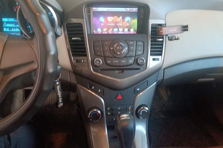 Used Chevrolet Cruze 2015 1.5L Classic SE AT Audio And AC Panel