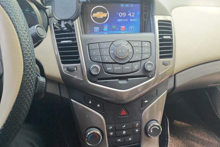 Used Chevrolet Cruze 2015 1.5L Classic SE MT Audio And AC Panel
