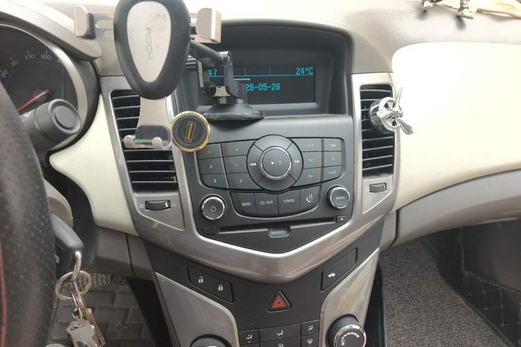 Used Chevrolet Cruze 2015 1.5L Classic SE AT Audio And AC Panel