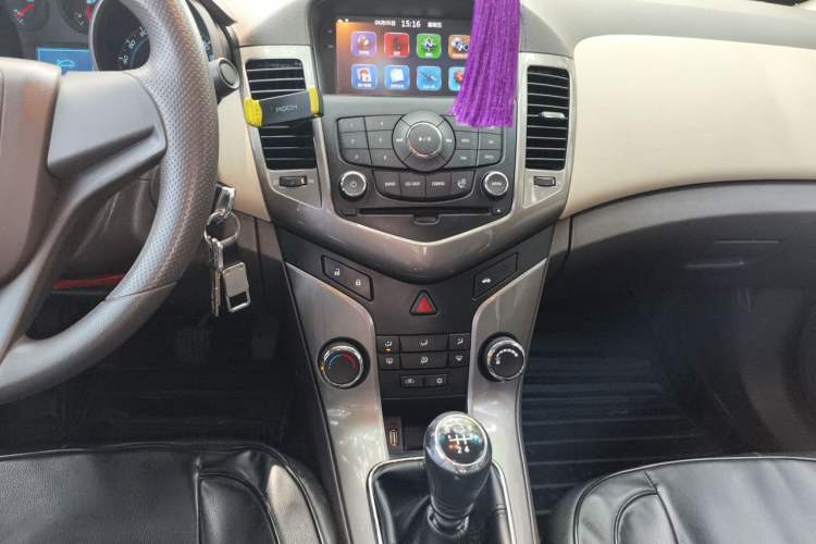 Used Chevrolet Cruze 2015 1.5L Classic SE MT Audio And AC Panel