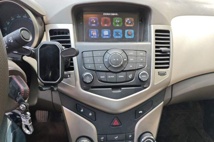 Used Chevrolet Cruze 2015 1.5L Classic SL MT Audio And AC Panel