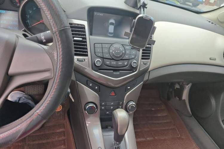 Used Chevrolet Cruze 2015 1.5L Classic SE AT Audio And AC Panel