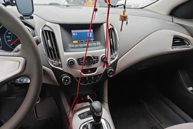 Used Chevrolet Cruze 2015 1.5L Automatic Fashion Navigation Edition Audio And AC Panel