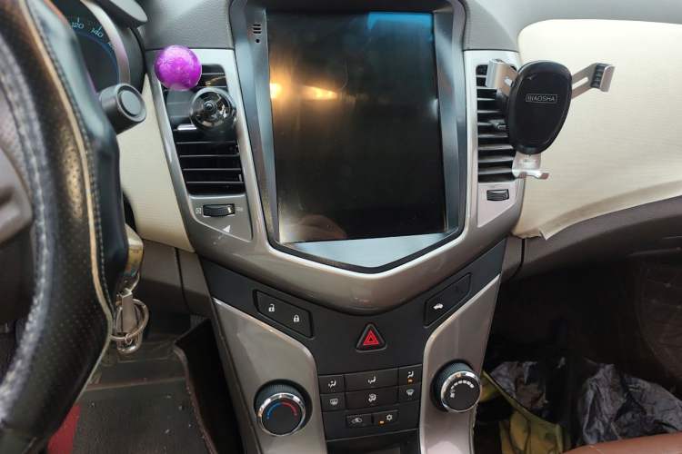 Used Chevrolet Cruze 2015 1.5L Classic SE MT Audio And AC Panel