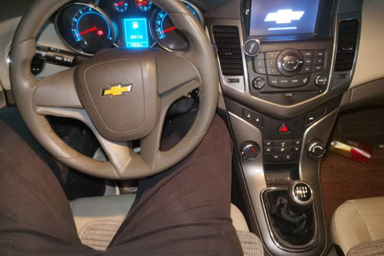 Used Chevrolet Cruze 2015 1.5L Classic SE MT Audio And AC Panel