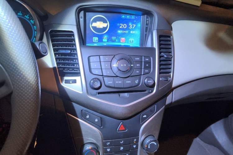 Used Chevrolet Cruze 2015 1.5L Classic SL MT Audio And AC Panel