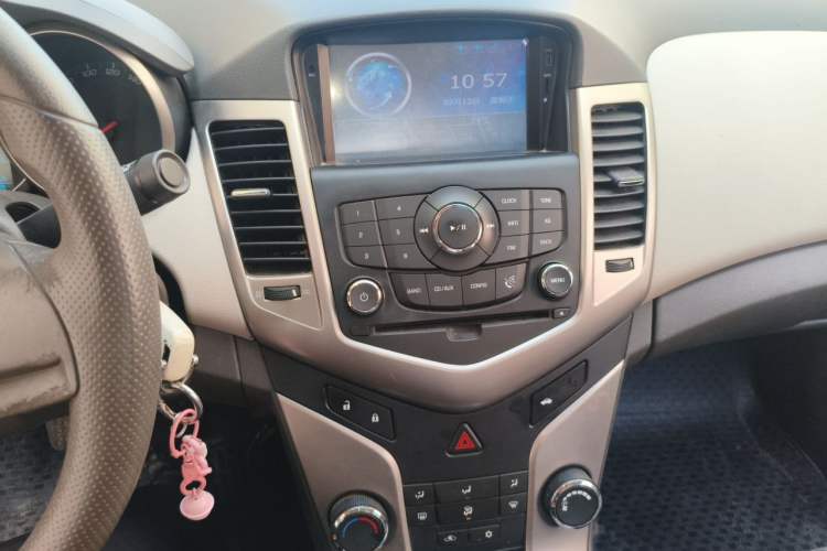 Used Chevrolet Cruze 2015 1.5L Classic SE MT Audio And AC Panel