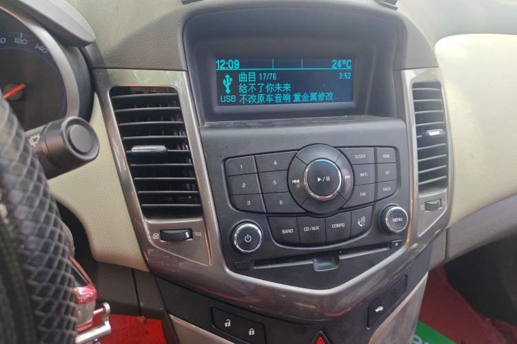 Used Chevrolet Cruze 2015 1.5L Classic SE MT Audio And AC Panel