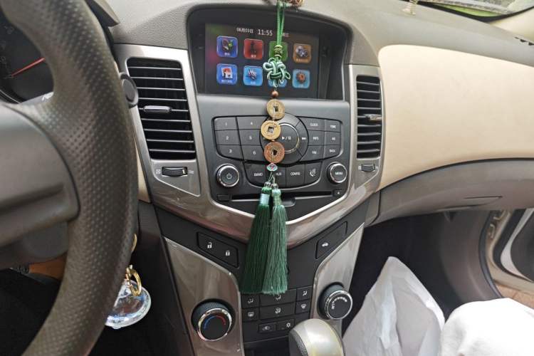 Used Chevrolet Cruze 2015 1.5L Classic SE AT Audio And AC Panel