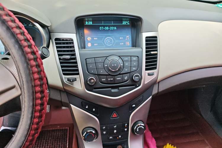 Used Chevrolet Cruze 2015 1.5L Classic SL MT Audio And AC Panel