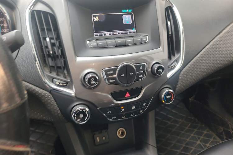 Used Chevrolet Cruze 2015 1.5L Manual Elite Edition Audio And AC Panel