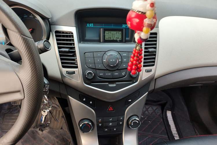 Used Chevrolet Cruze 2015 1.5L Classic SL MT Audio And AC Panel