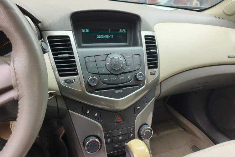 Used Chevrolet Cruze 2015 1.5L Classic SE AT Audio And AC Panel