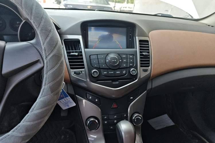 Used Chevrolet Cruze 2015 1.5L Classic SE AT Audio And AC Panel