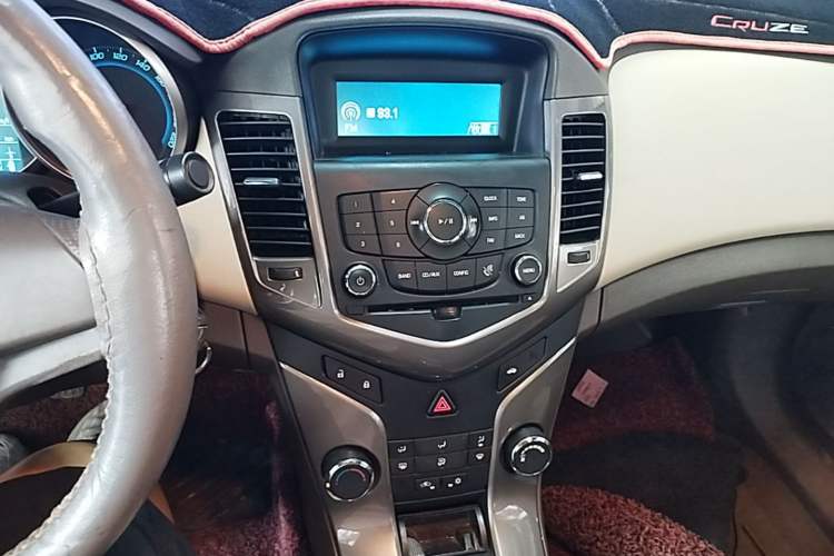 Used Chevrolet Cruze 2015 1.5L Classic SE MT Audio And AC Panel