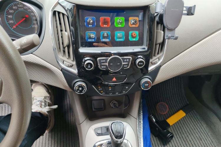 Used Chevrolet Cruze 2015 1.5L Automatic Fashion Navigation Edition Audio And AC Panel