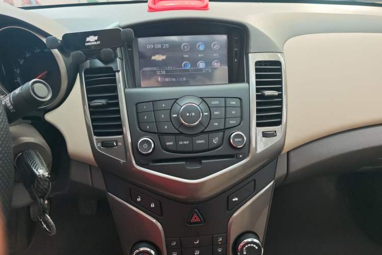Used Chevrolet Cruze 2015 1.5L Classic SE MT Audio And AC Panel