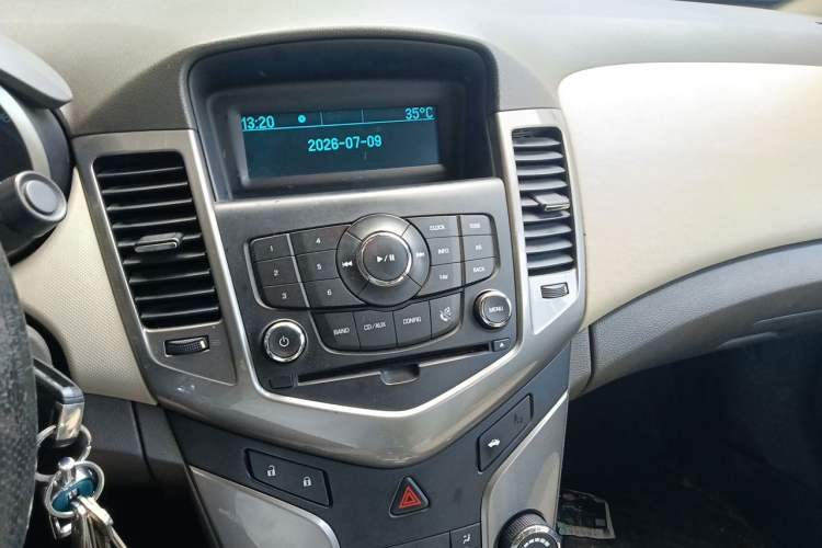 Used Chevrolet Cruze 2015 1.5L Classic SE MT Audio And AC Panel