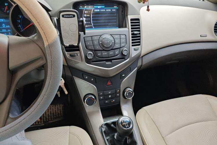 Used Chevrolet Cruze 2015 1.5L Classic SE MT Audio And AC Panel