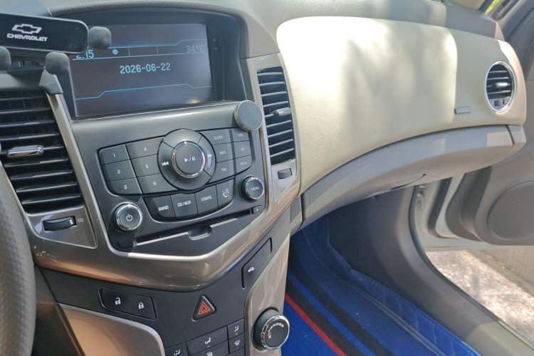 Used Chevrolet Cruze 2015 1.5L Classic SE MT Audio And AC Panel