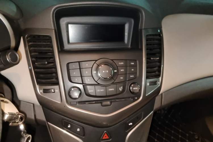 Used Chevrolet Cruze 2015 1.5L Classic SE AT Audio And AC Panel