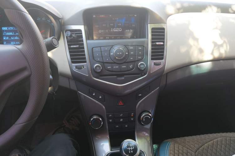 Used Chevrolet Cruze 2015 1.5L Classic SE MT Audio And AC Panel