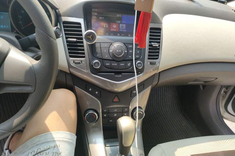 Used Chevrolet Cruze 2015 1.5L Classic SE AT Audio And AC Panel