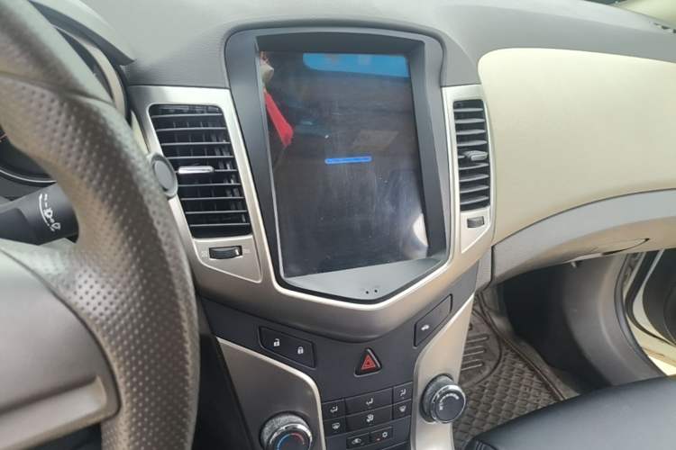 Used Chevrolet Cruze 2015 1.5L Classic SL MT Audio And AC Panel