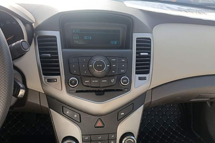 Used Chevrolet Cruze 2015 1.5L Classic SL MT Audio And AC Panel