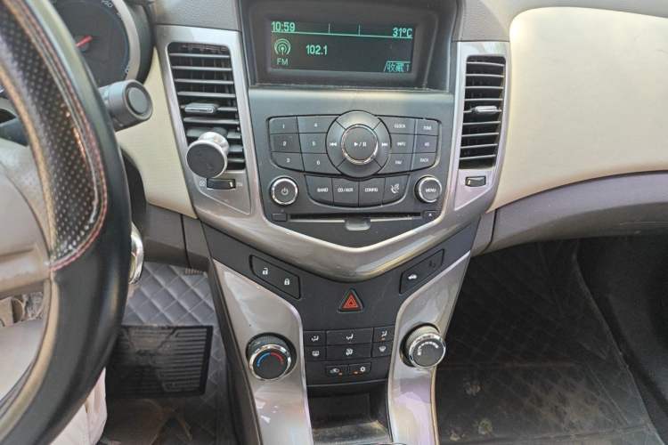 Used Chevrolet Cruze 2015 1.5L Classic SE MT Audio And AC Panel