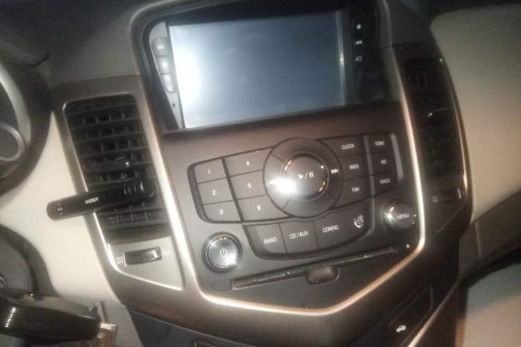 Used Chevrolet Cruze 2015 1.5L Classic SL MT Audio And AC Panel