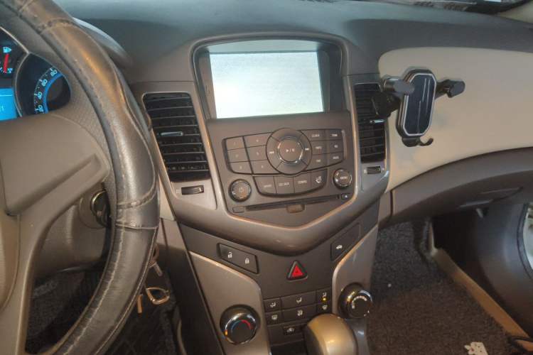 Used Chevrolet Cruze 2015 1.5L Classic SE AT Audio And AC Panel