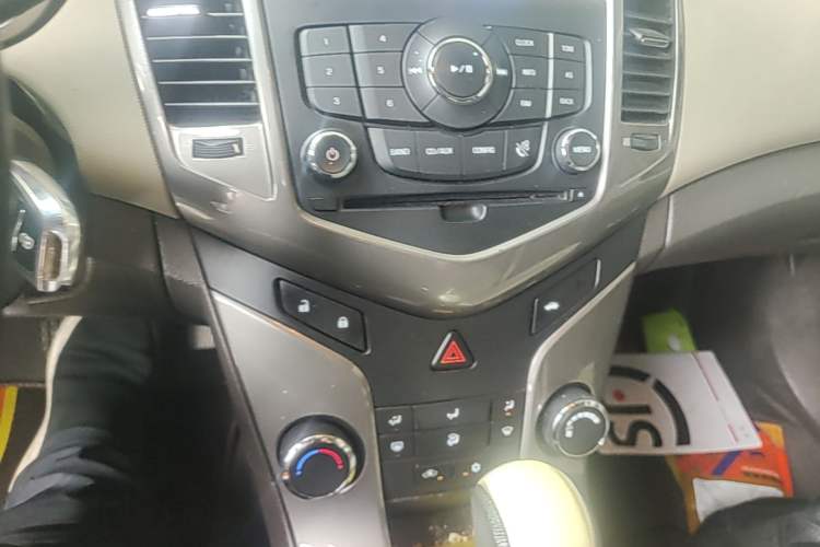 Used Chevrolet Cruze 2015 1.5L Classic SE AT Audio And AC Panel