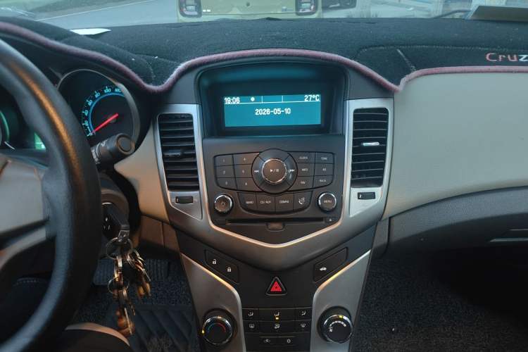 Used Chevrolet Cruze 2015 1.5L Classic SL MT Audio And AC Panel