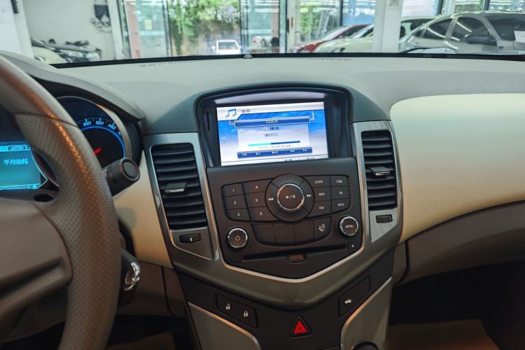 Used Chevrolet Cruze 2015 1.5L Classic SE AT Audio And AC Panel