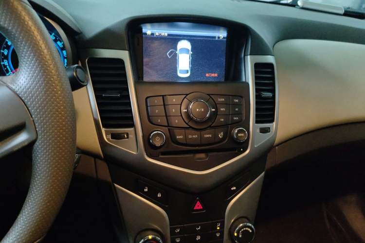 Used Chevrolet Cruze 2015 1.5L Classic SL MT Audio And AC Panel