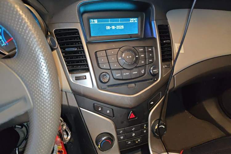 Used Chevrolet Cruze 2015 1.5L Classic SL MT Audio And AC Panel