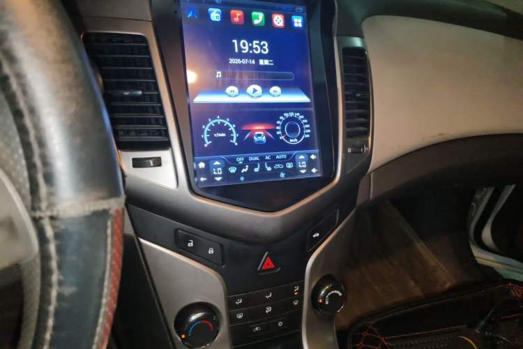 Used Chevrolet Cruze 2015 1.5L Classic SL MT Audio And AC Panel