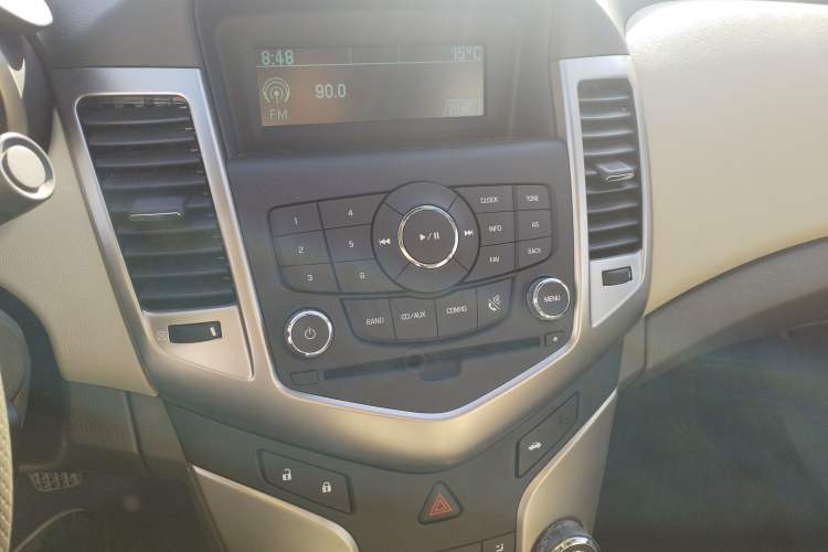 Used Chevrolet Cruze 2015 1.5L Classic SL MT Audio And AC Panel
