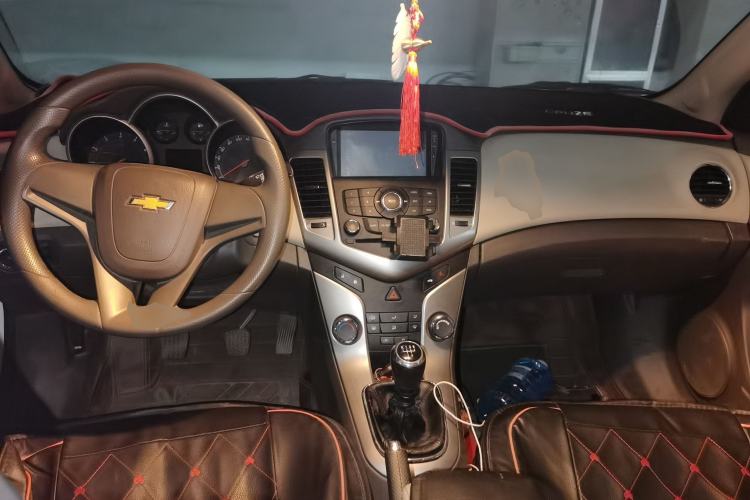Used Chevrolet Cruze 2015 1.5L Classic SL MT Center Console