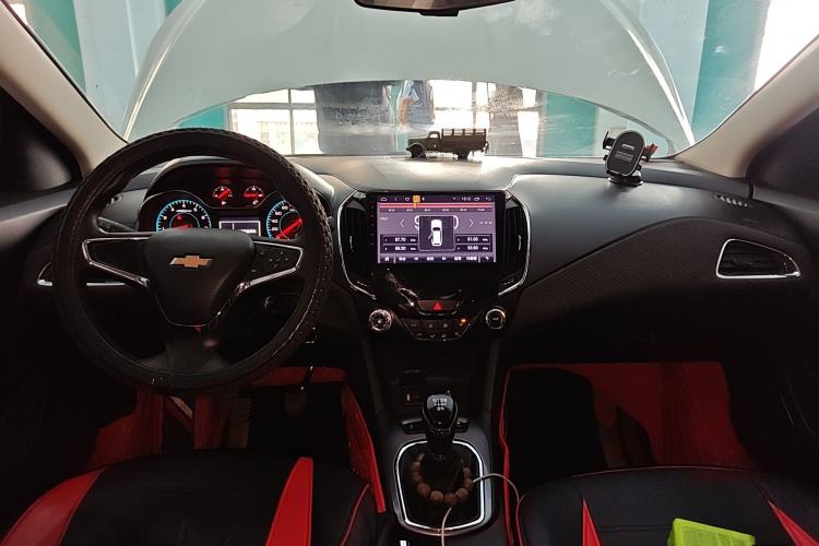 Used Chevrolet Cruze 2015 1.5L Manual Elite Edition Center Console