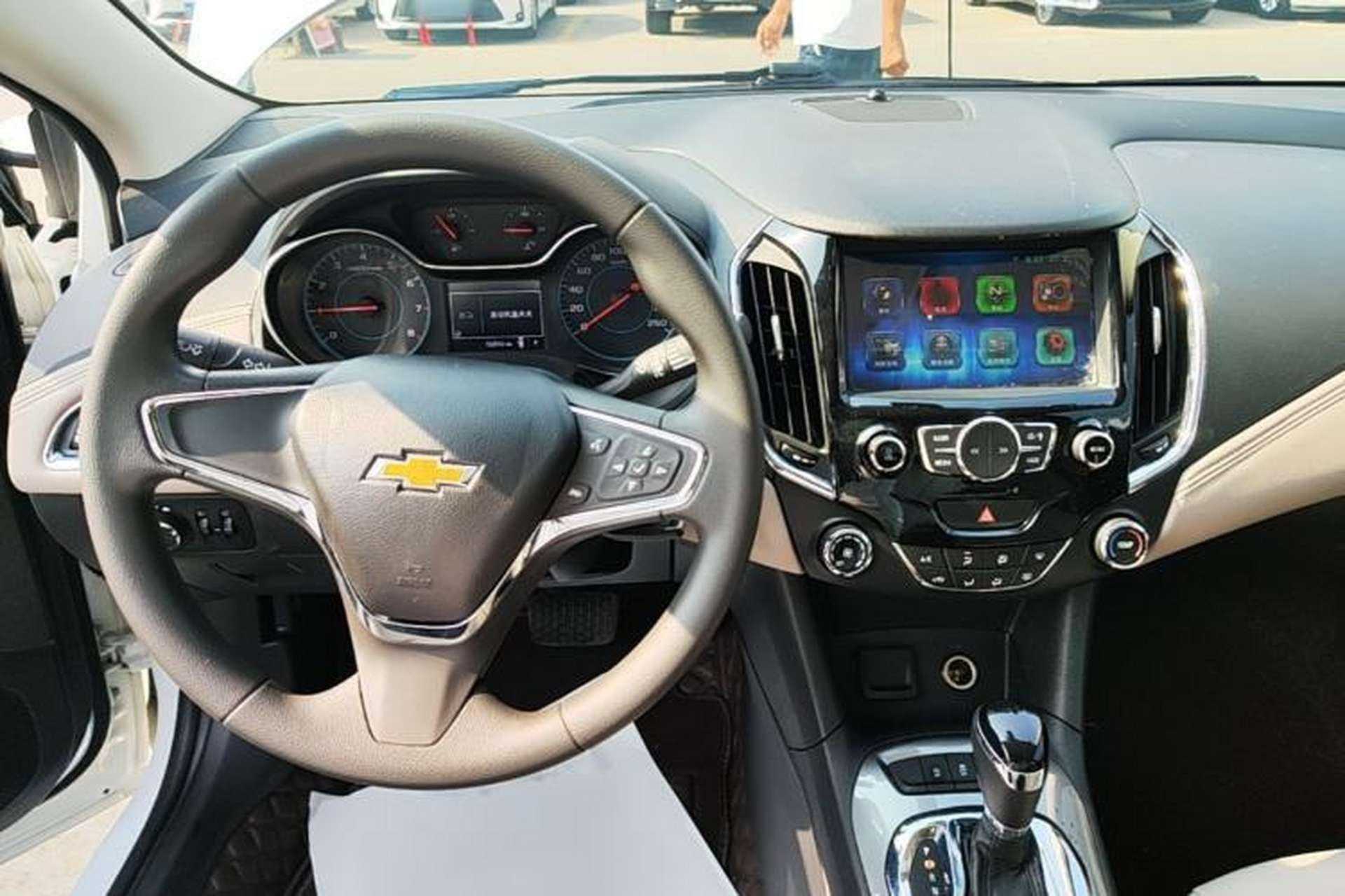 Used Chevrolet Cruze 2015 1.5L Automatic Luxury Edition Center Console