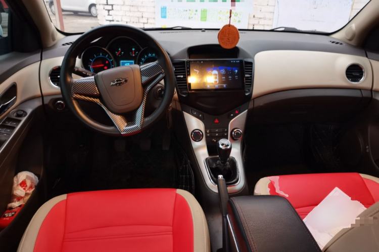 Used Chevrolet Cruze 2015 1.5L Classic SL MT Center Console